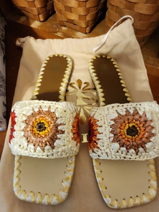 Anthropologie Shoes - Anthropologie De Siena Ecru Raffia Slides With Raffia Embroidered Flowers
